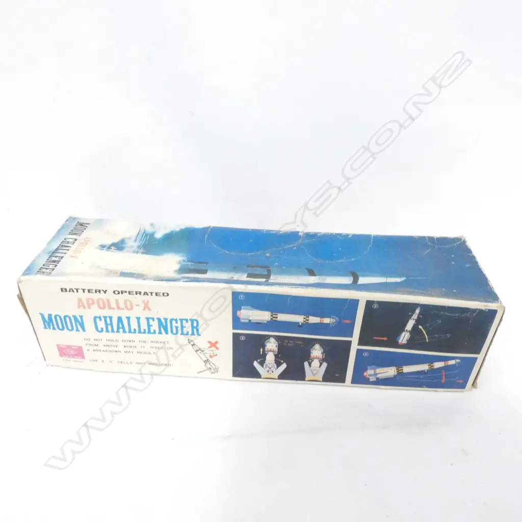 APOLLO-X MOON CHALLENGER ROCKERT IN OROGINAL BOX. BATTER OPERATED. L. 400MM Image 1++